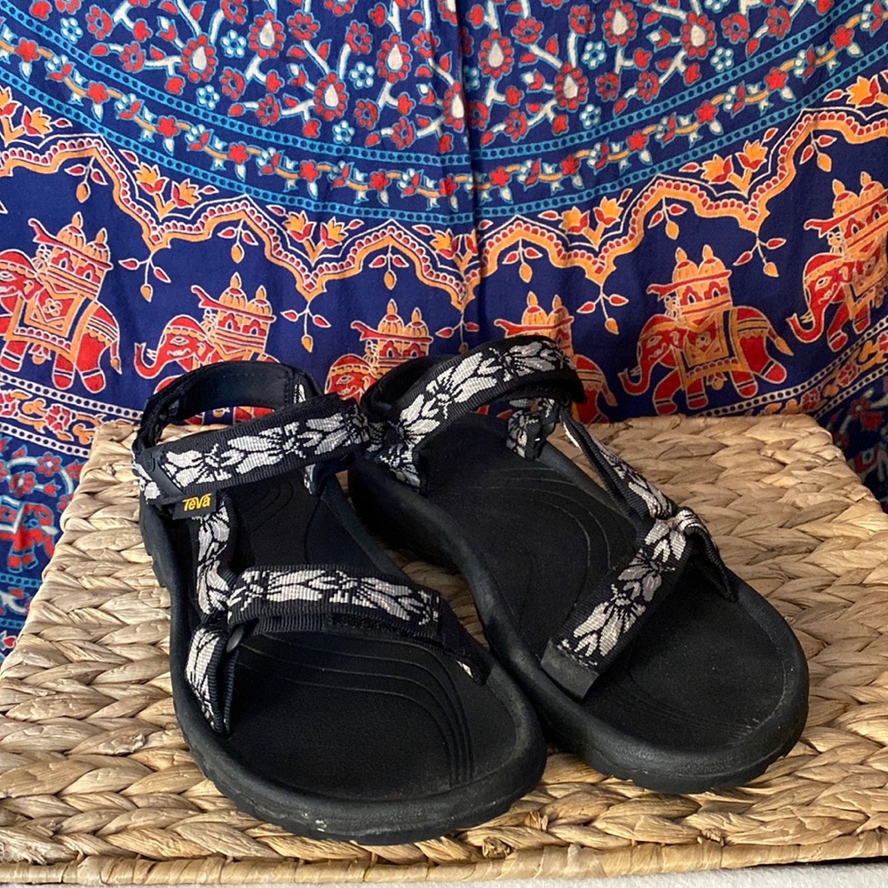 Teva size 8 sandal